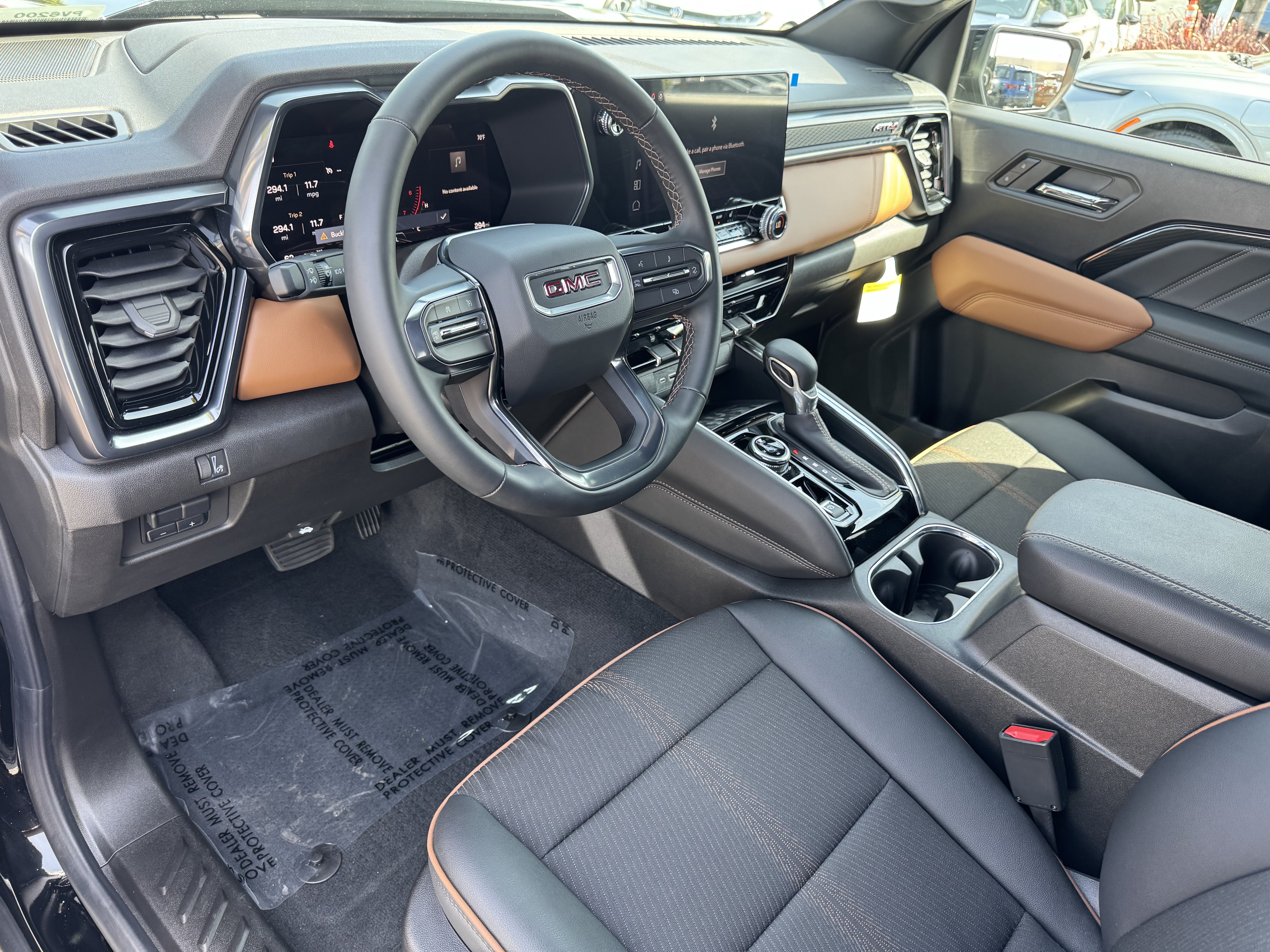 Used 2025 GMC Canyon AT4 w/ Nightfall Edition AWD/4WD image 16