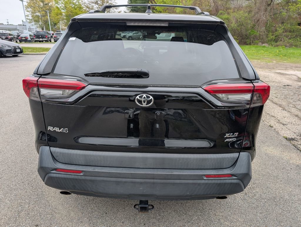 Used 2019 Toyota RAV4 XLE w/ Convenience Package AWD/4WD image 4
