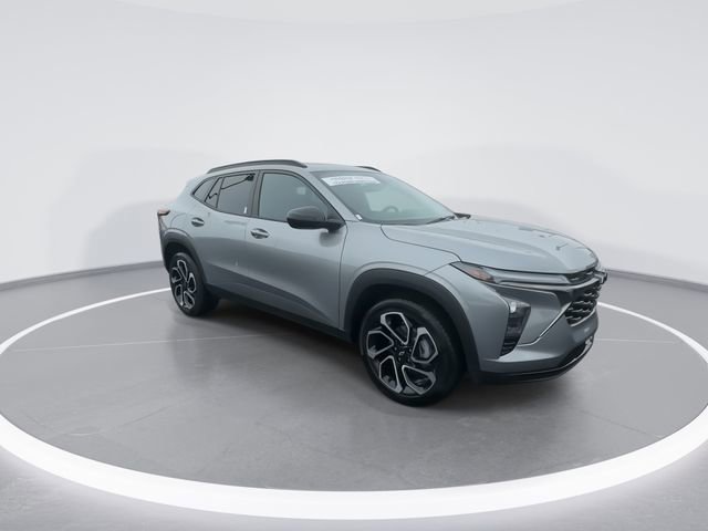 Used 2025 Chevrolet Trax RS w/ Sunroof Package image 2