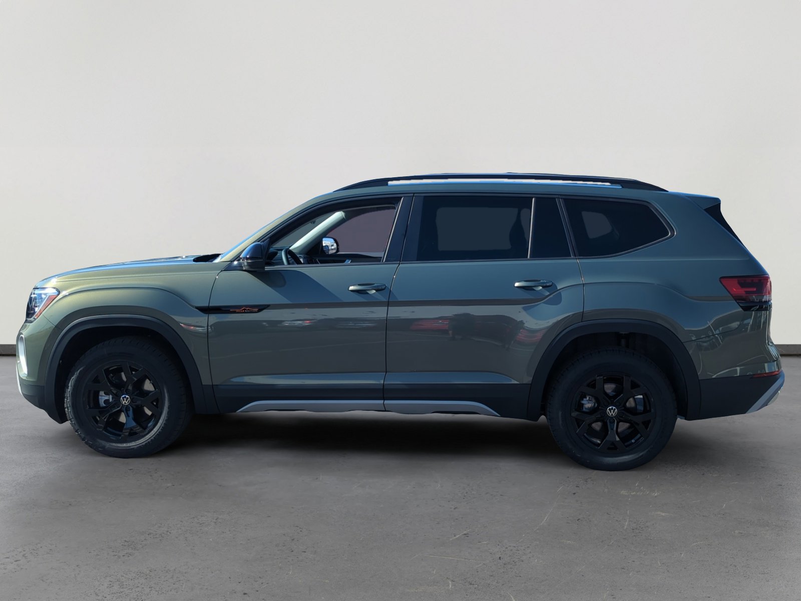 New 2026 Volkswagen Atlas Peak Edition AWD/4WD image 2
