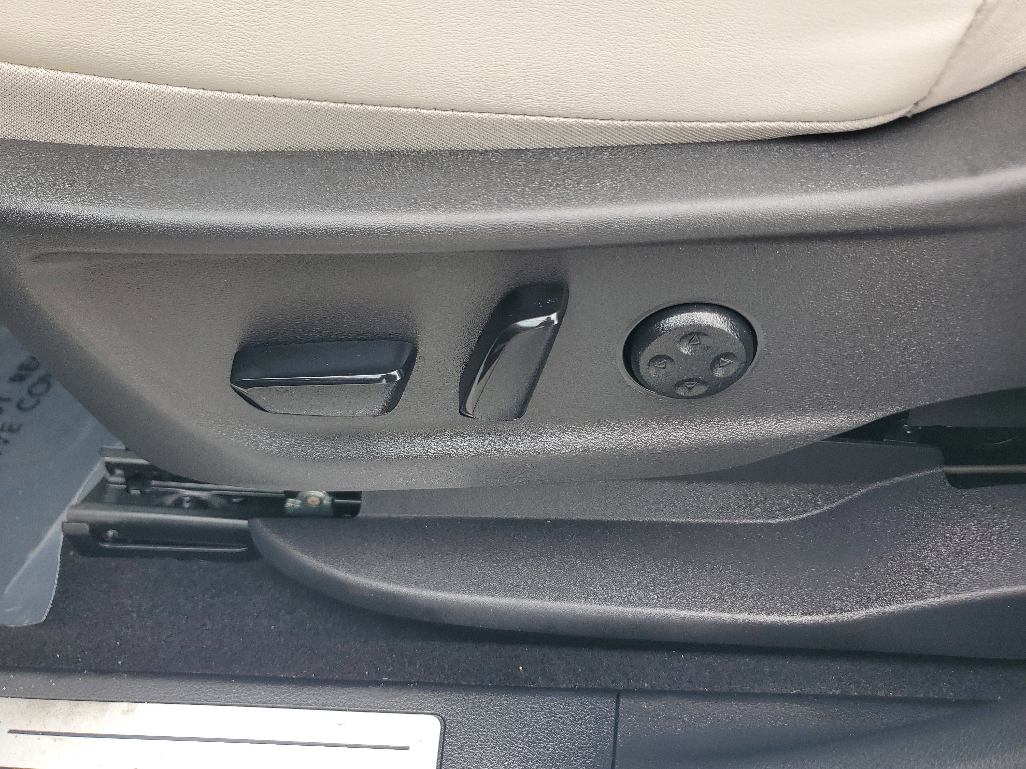 Used 2025 Nissan Ariya AWD image 12