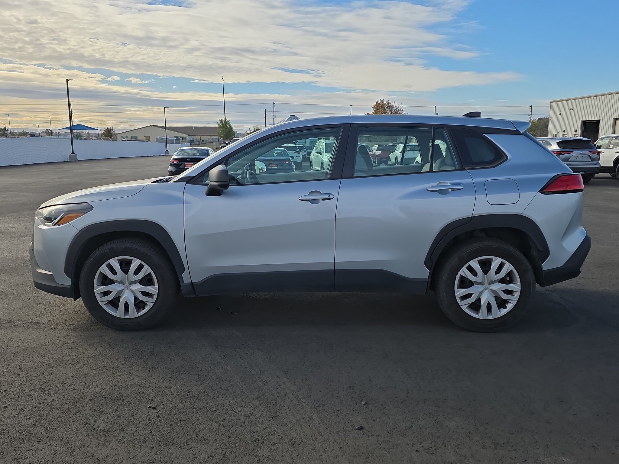Used 2024 Toyota Corolla Cross L AWD/4WD image 4