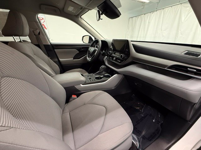 Used 2023 Toyota Highlander L FWD image 9