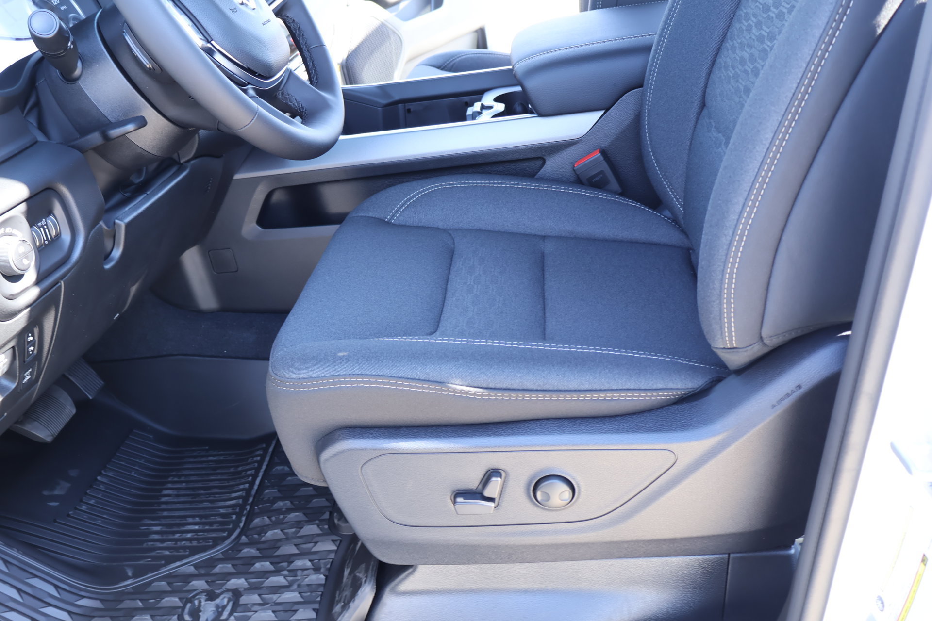 New 2026 RAM 1500 Big Horn AWD/4WD image 12