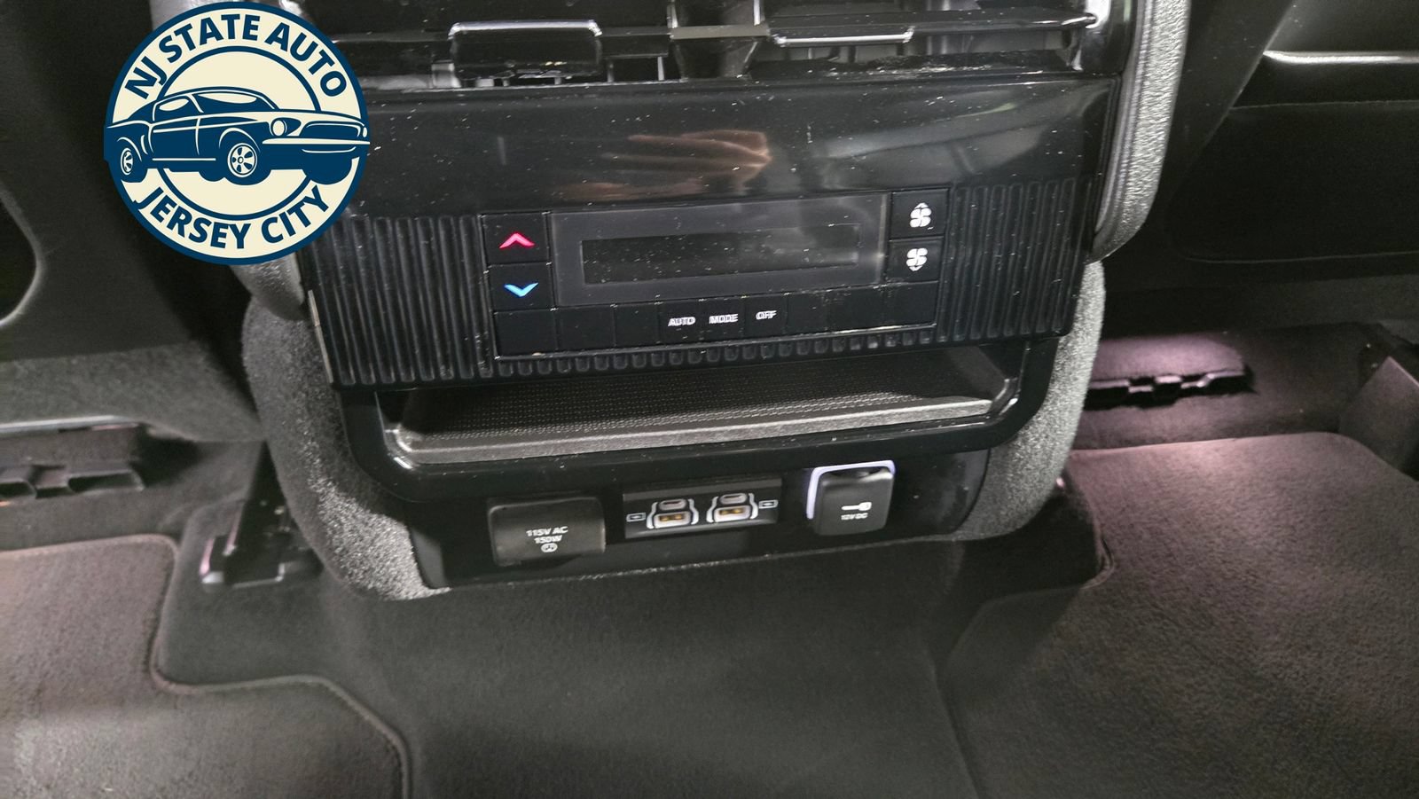 Used 2024 Jeep Wagoneer L Series II w/ Flexible Seating Group AWD/4WD image 33