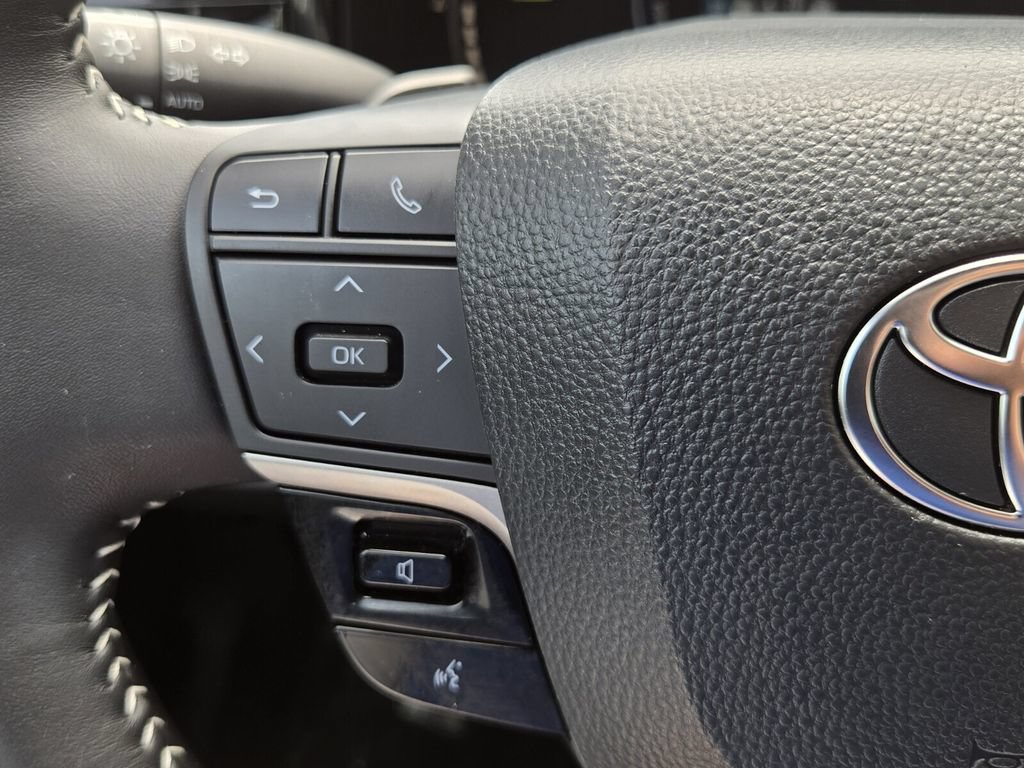 Used 2026 Toyota Camry SE FWD image 23