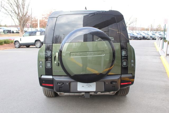 New 2026 Land Rover Defender 130 X-Dynamic SE image 6