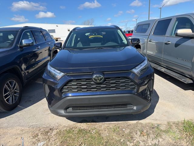 Used 2025 Toyota RAV4 XLE AWD/4WD image 2