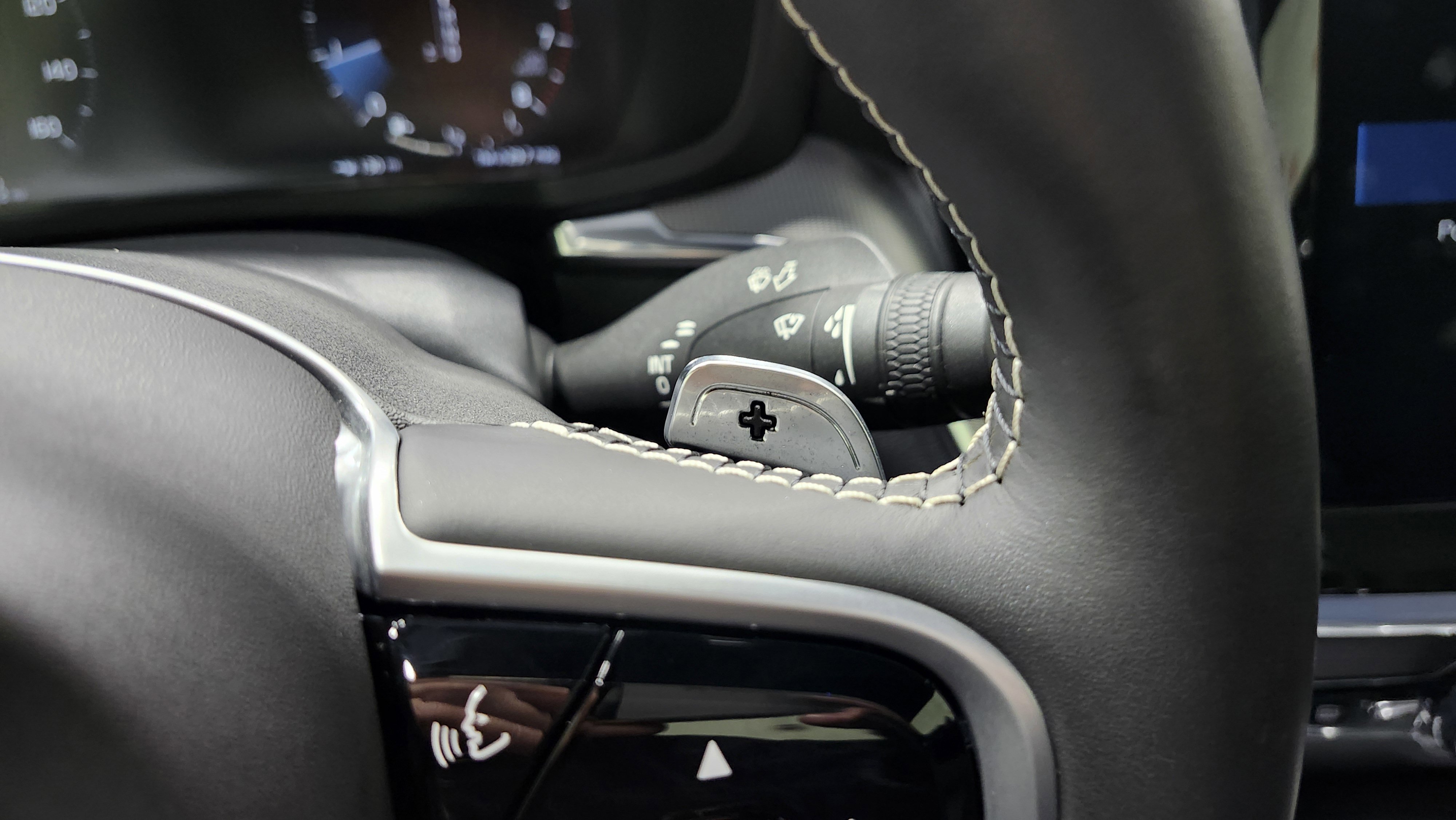 Used 2020 Volvo S60 T6 R-Design image 11