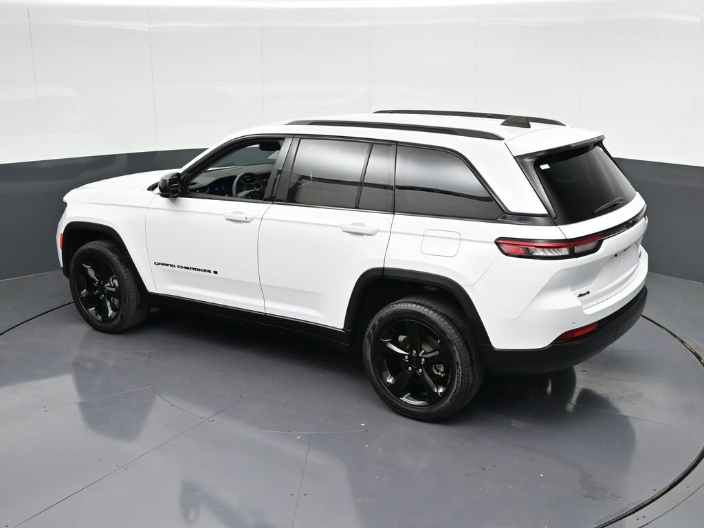 Used 2024 Jeep Grand Cherokee Limited w/ Black Appearance Package AWD/4WD image 24
