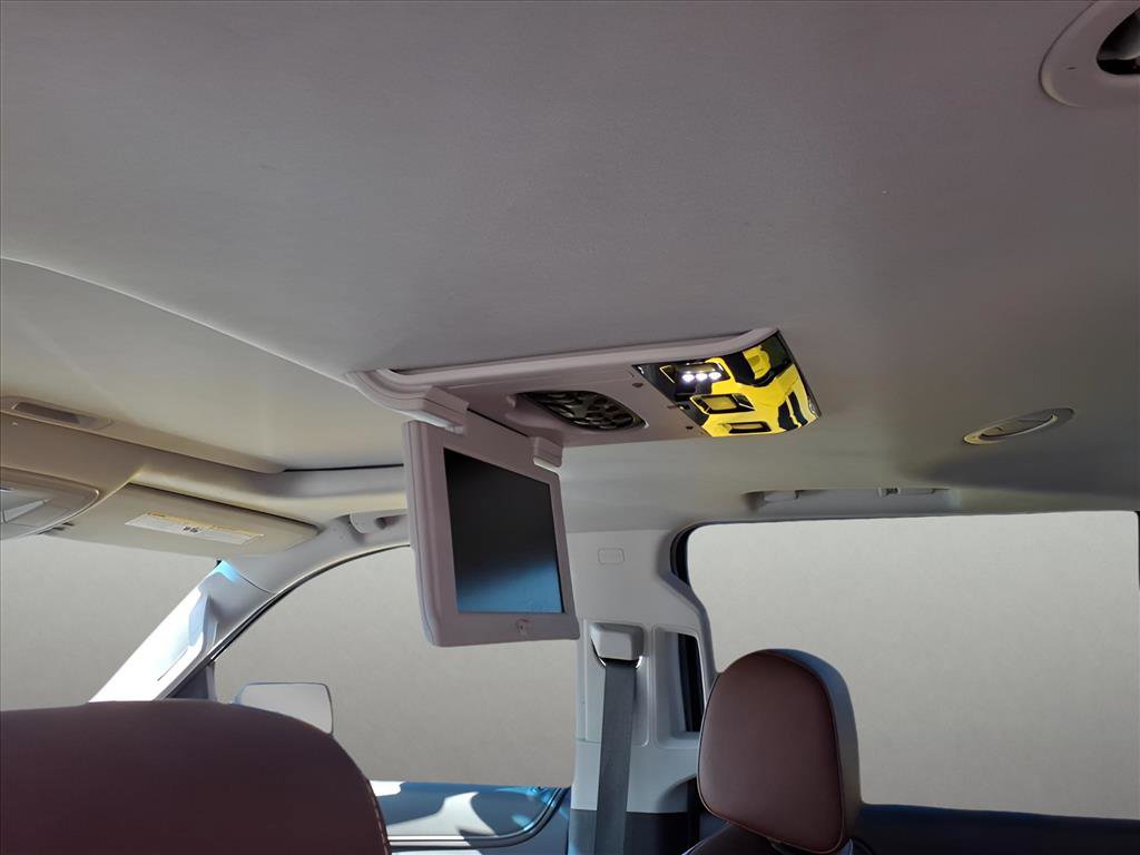 Used 2019 Chevrolet Suburban Premier w/ Premier Plus Edition image 8