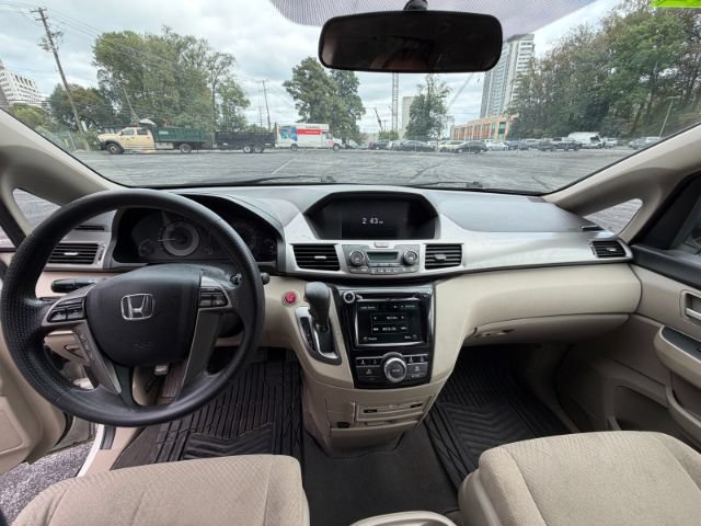 Used 2016 Honda Odyssey SE image 11