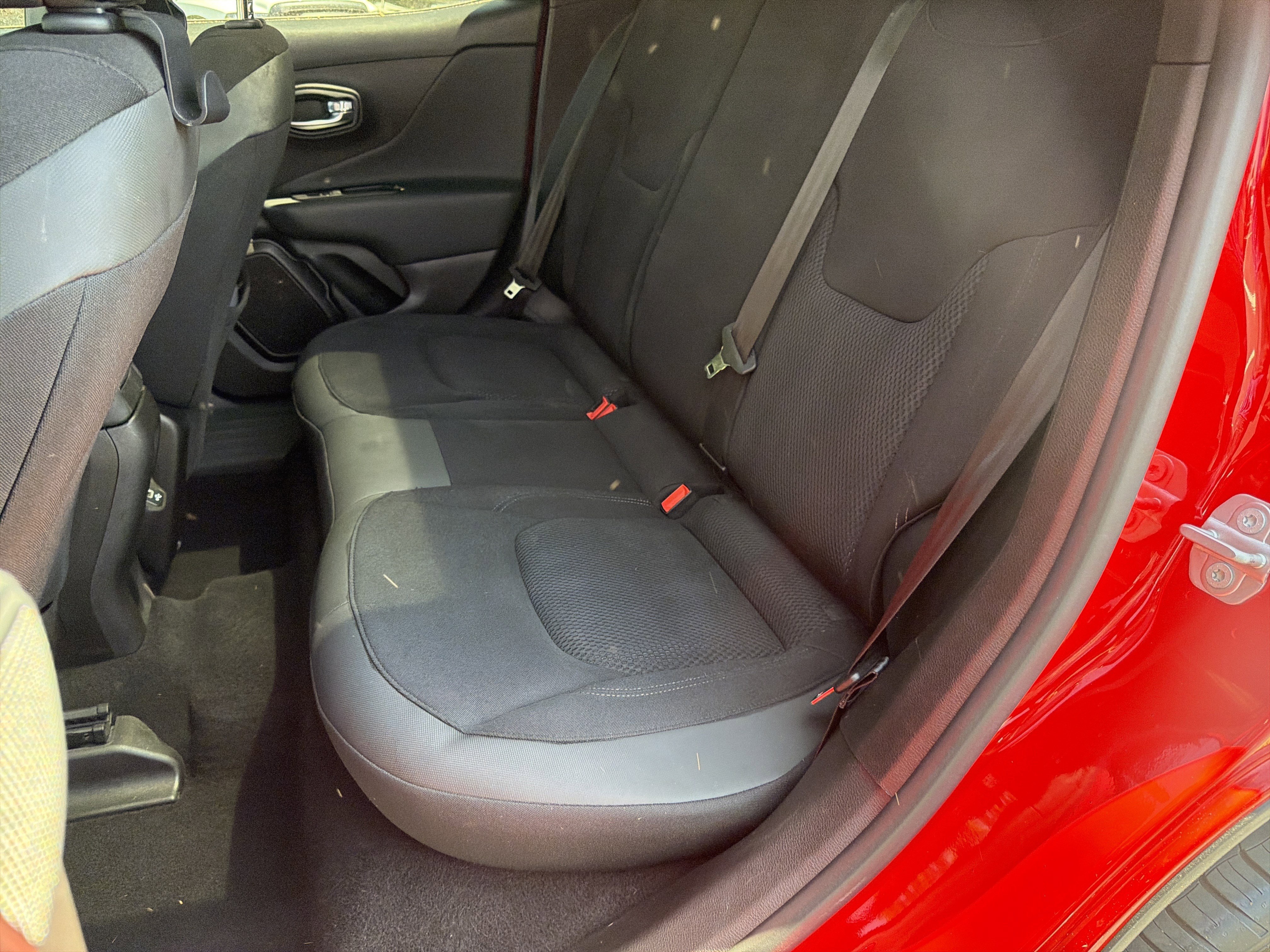 Used 2022 Jeep Renegade Altitude w/ Sun/Sound Group AWD/4WD image 24