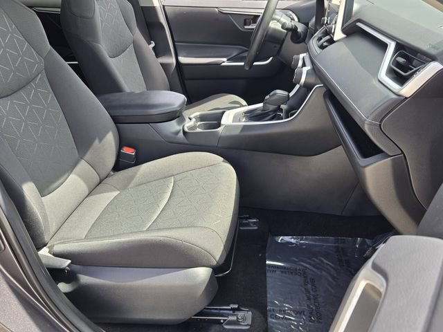 Used 2021 Toyota RAV4 XLE w/ Convenience Package FWD image 16