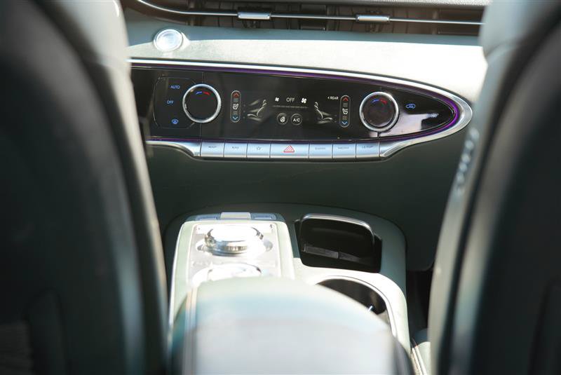 Used 2022 Genesis GV70 2.5T w/ Advanced Package AWD/4WD image 75