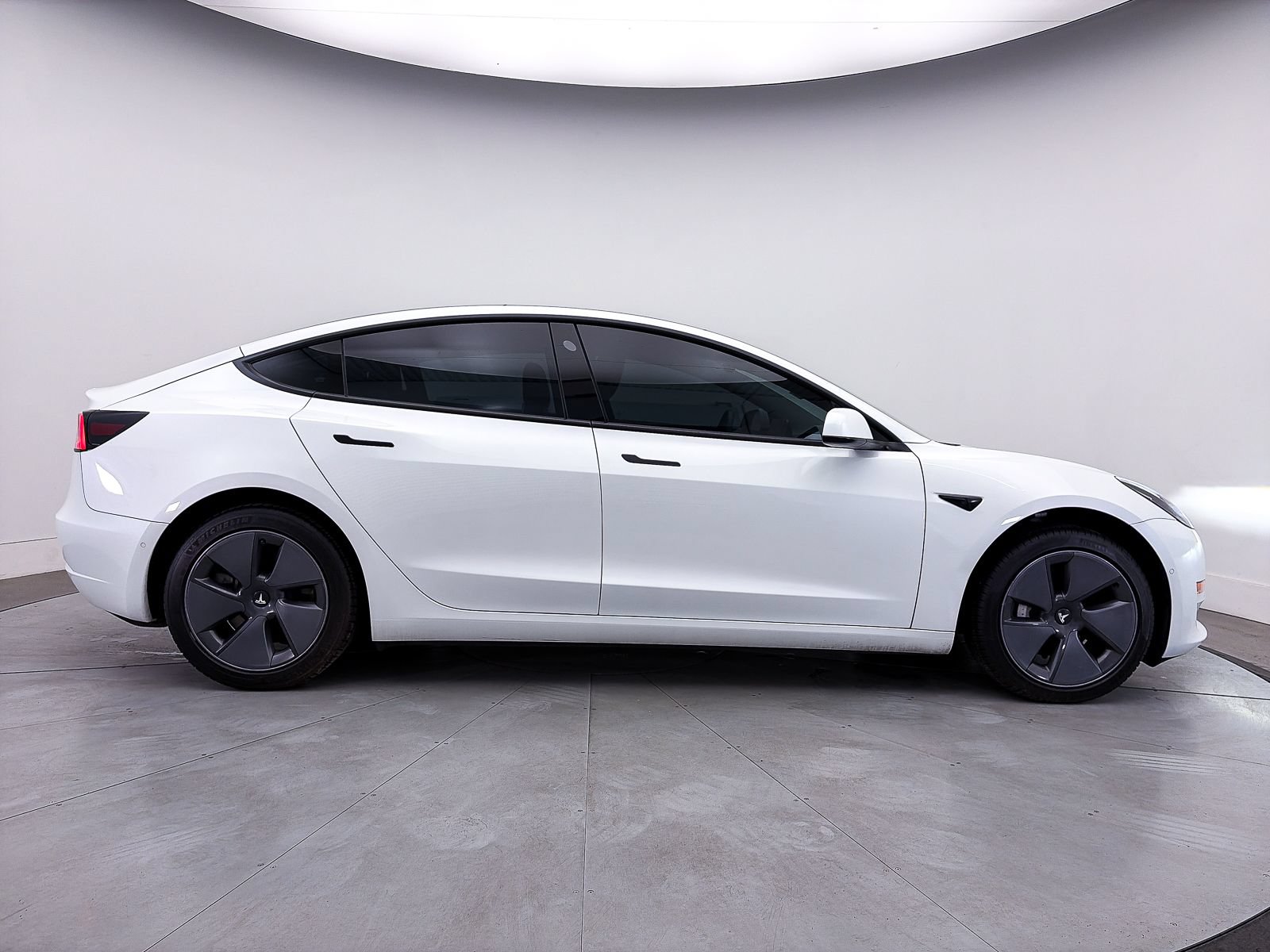 Used 2022 Tesla Model 3 Long Range AWD/4WD image 37