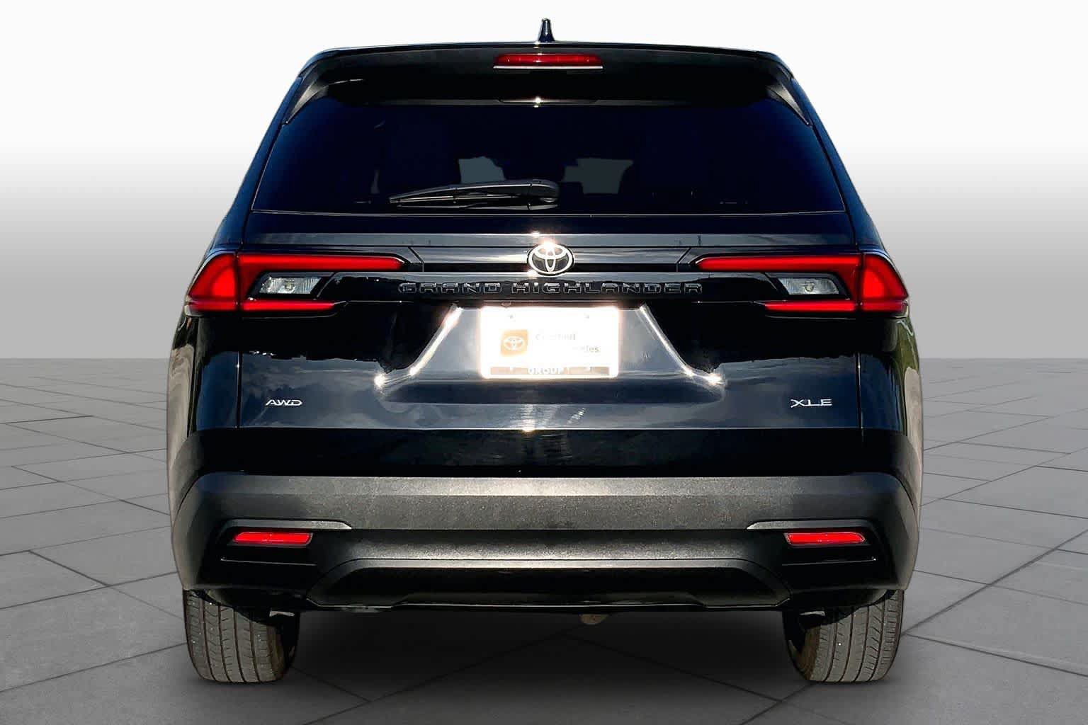 Used 2025 Toyota Grand Highlander AWD image 5