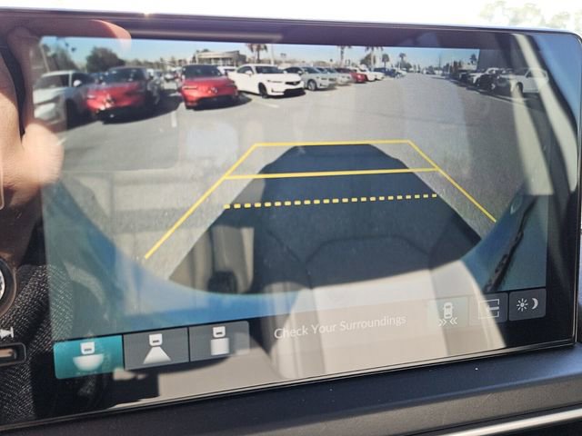 Used 2025 Honda Pilot Touring image 9