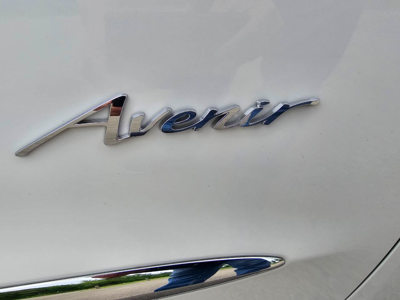 Used 2021 Buick Enclave Avenir w/ Avenir Technology Package AWD/4WD image 16