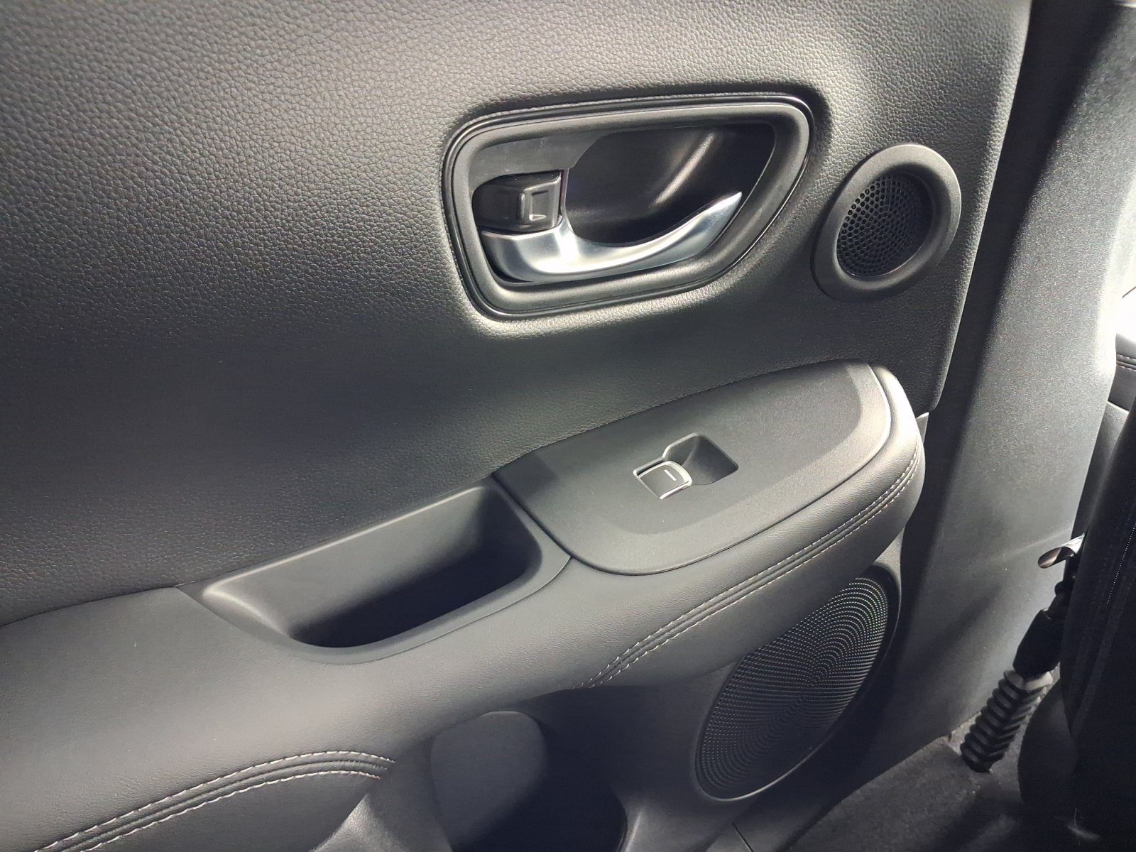 Used 2027 Honda HR-V EX-L image 19