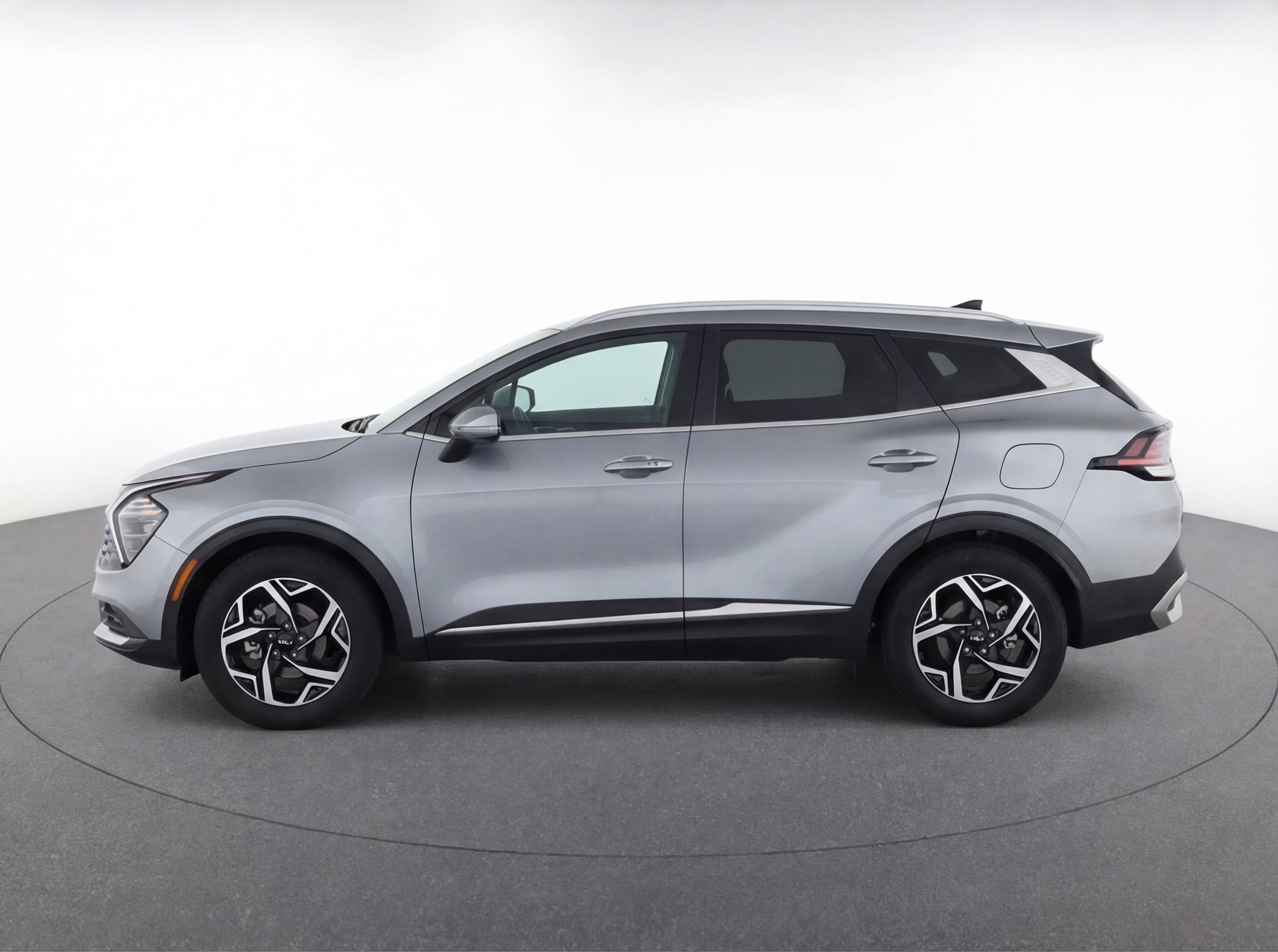 Used 2025 Kia Sportage LX FWD image 5