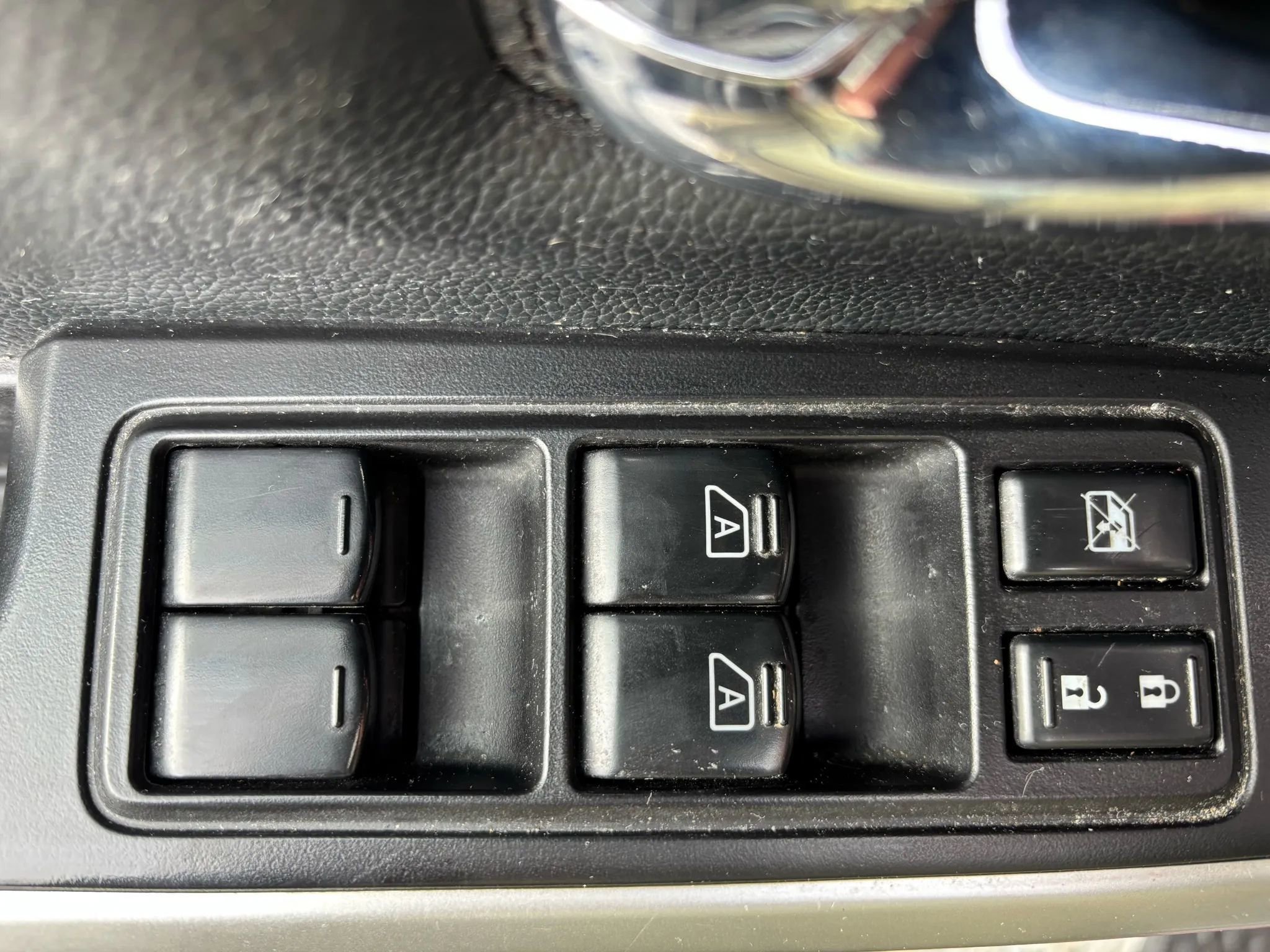 Used 2017 Nissan Titan SL w/ Chrome Package image 19