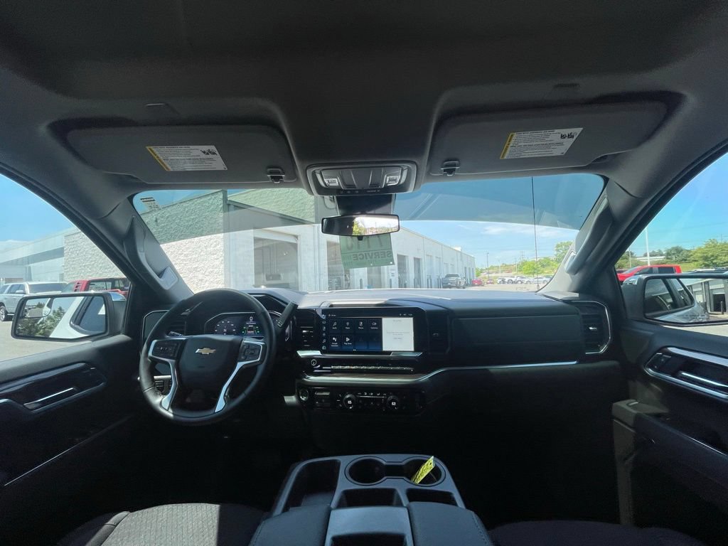Used 2025 Chevrolet Silverado 1500 LT AWD/4WD image 23