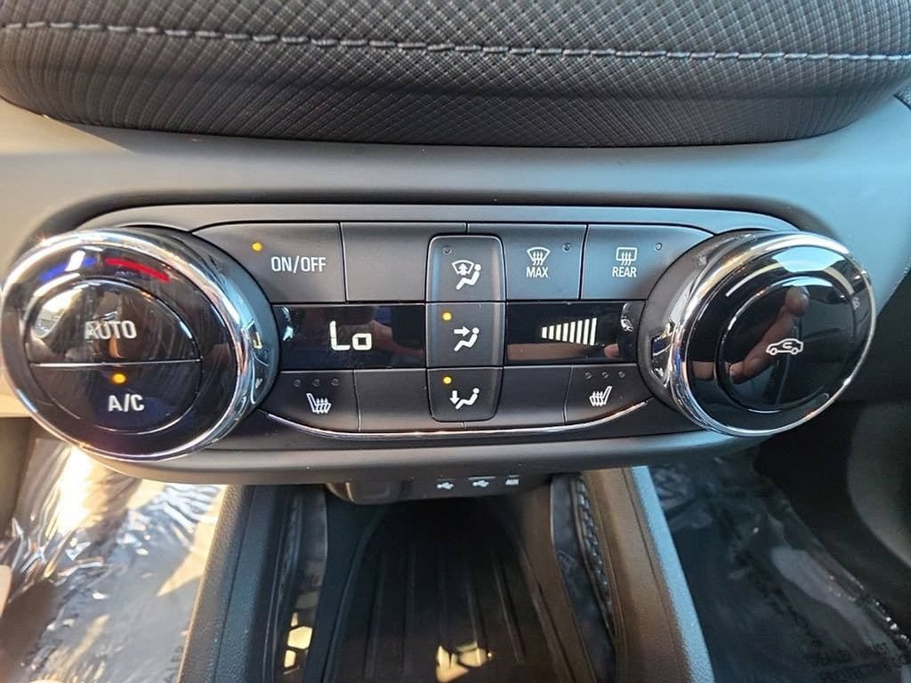 Used 2023 Chevrolet TrailBlazer LT w/ Convenience Package AWD/4WD image 18