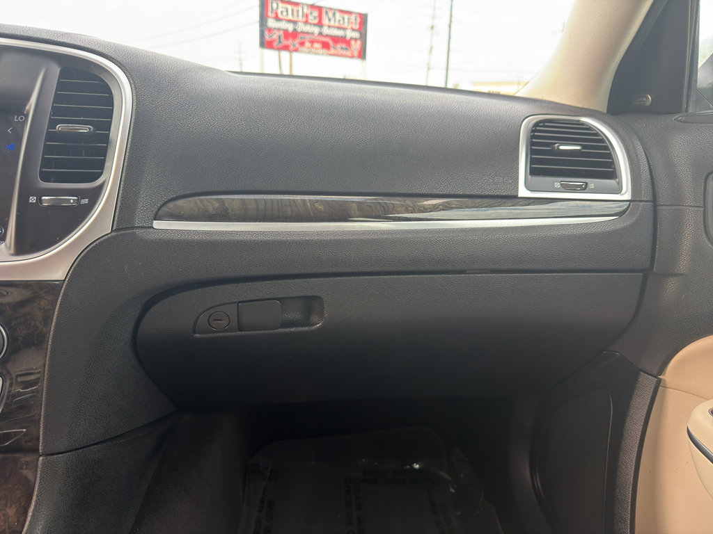 Used 2018 Chrysler 300 Limited RWD image 35