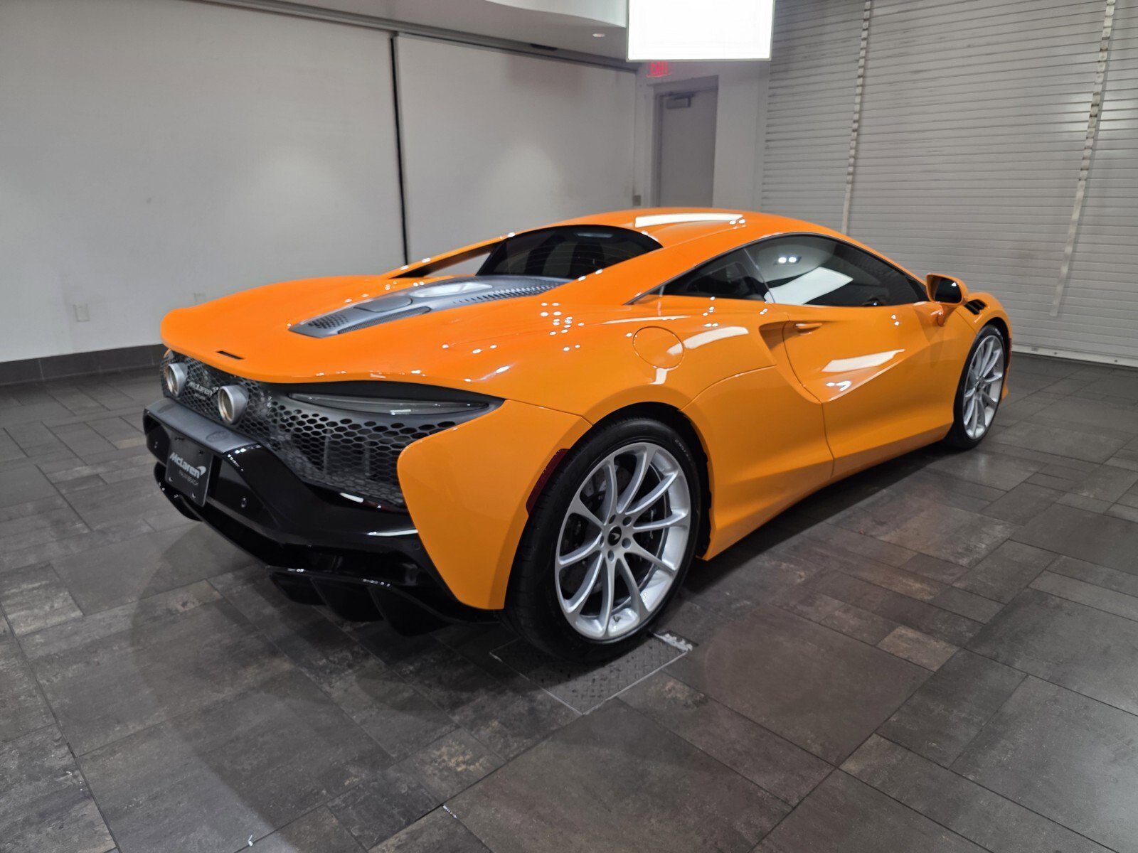 Used 2023 McLaren Artura image 23