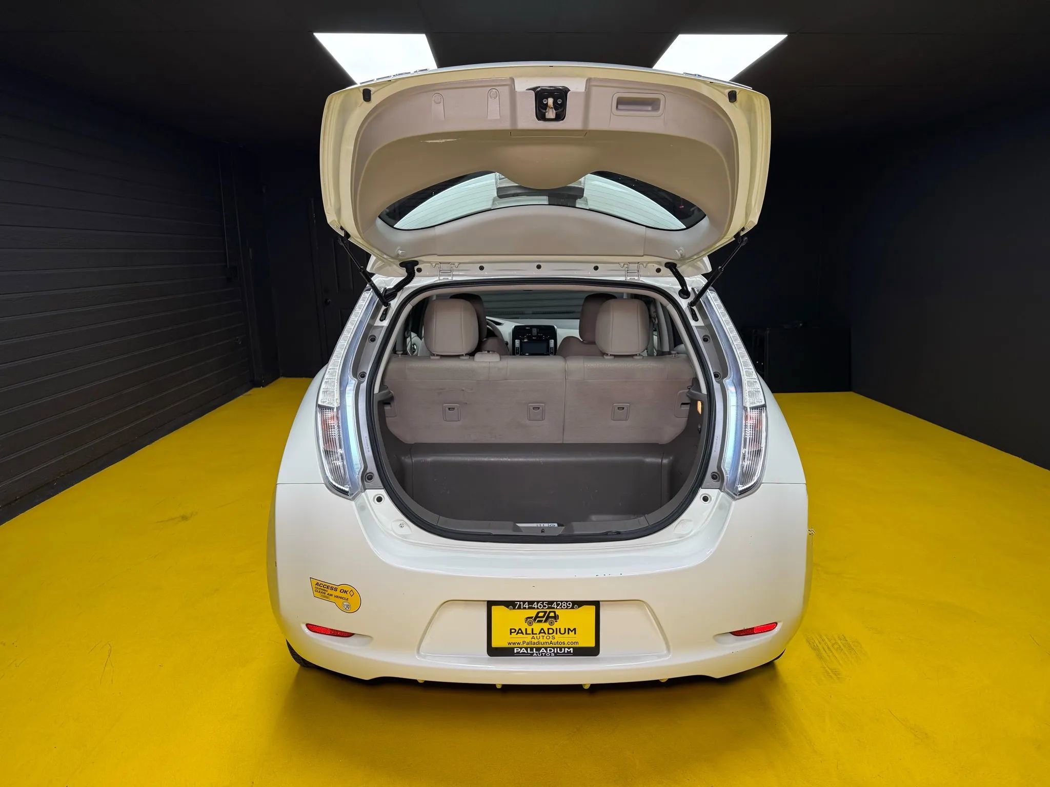 Used 2012 Nissan Leaf SV image 13