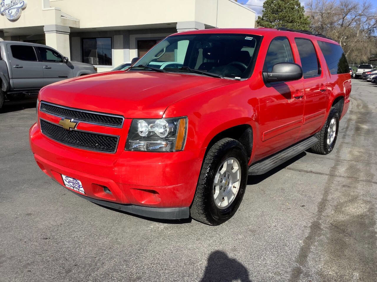 Used 2013 Chevrolet Suburban LS image 3