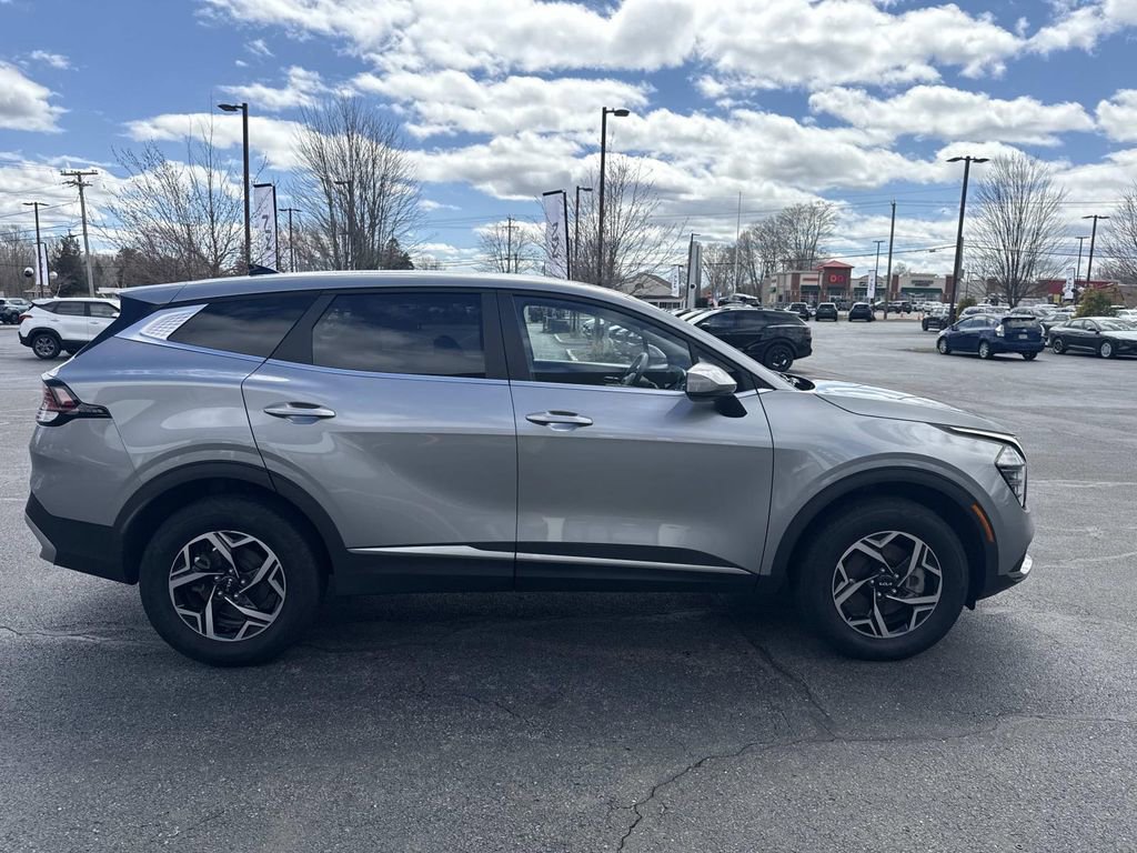 Used 2024 Kia Sportage LX image 9