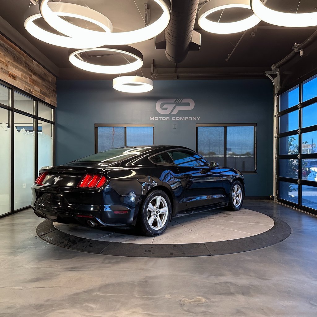 Used 2017 Ford Mustang Coupe image 3