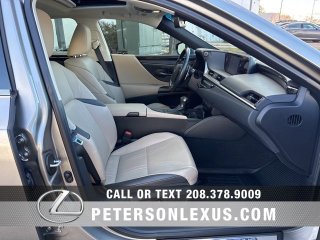 Used 2019 Lexus ES 300h w/ Luxury Package image 12