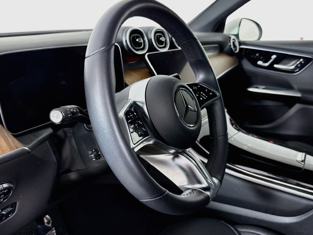 Used 2024 Mercedes-Benz GLC 300 image 11