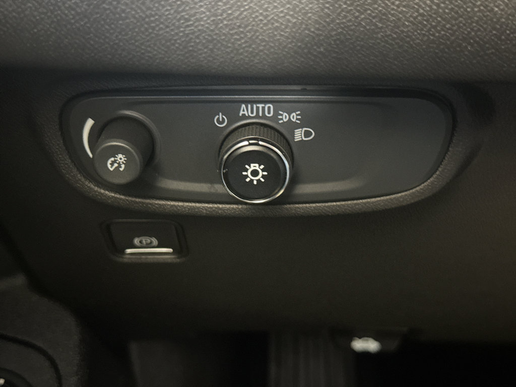 Used 2020 GMC Terrain SLE image 34