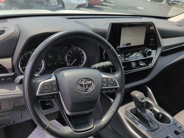 Used 2023 Toyota Highlander LE FWD image 13
