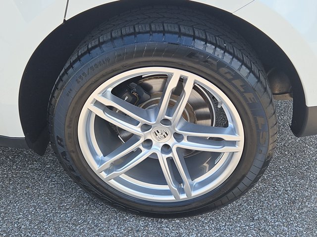 Certified 2021 Porsche Macan AWD/4WD image 12