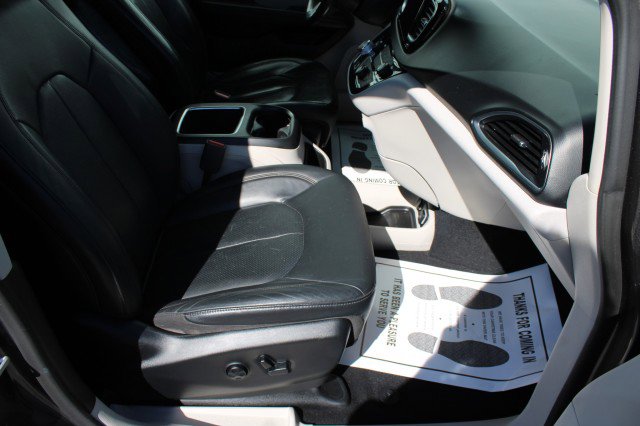 Used 2019 Chrysler Pacifica Touring-L Plus w/ Advanced Safetytec Group image 12