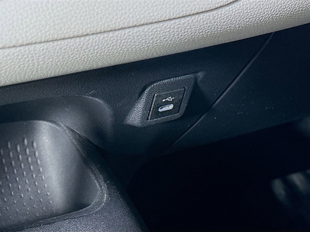 Used 2025 Toyota Corolla LE image 30