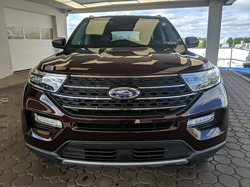 Used 2022 Ford Explorer XLT w/ Equipment Group 202A image 2