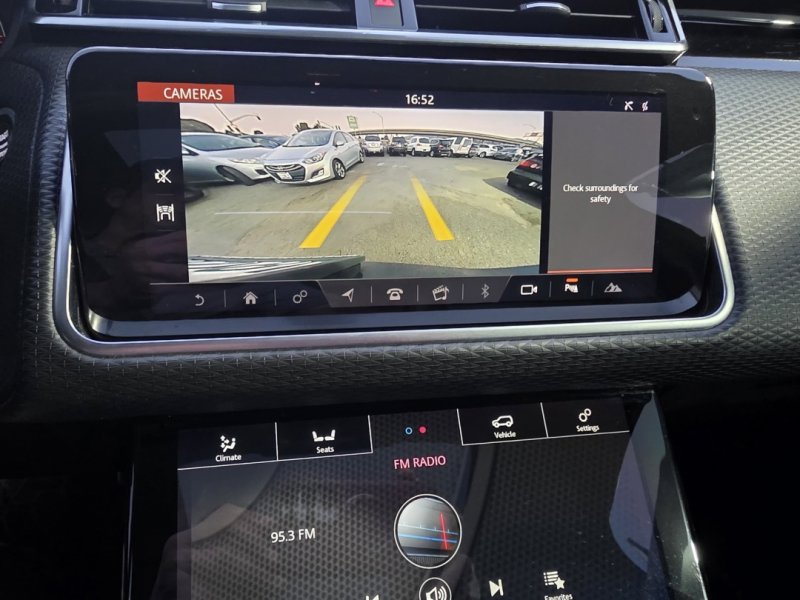 Used 2020 Land Rover Range Rover Velar R-Dynamic S image 21