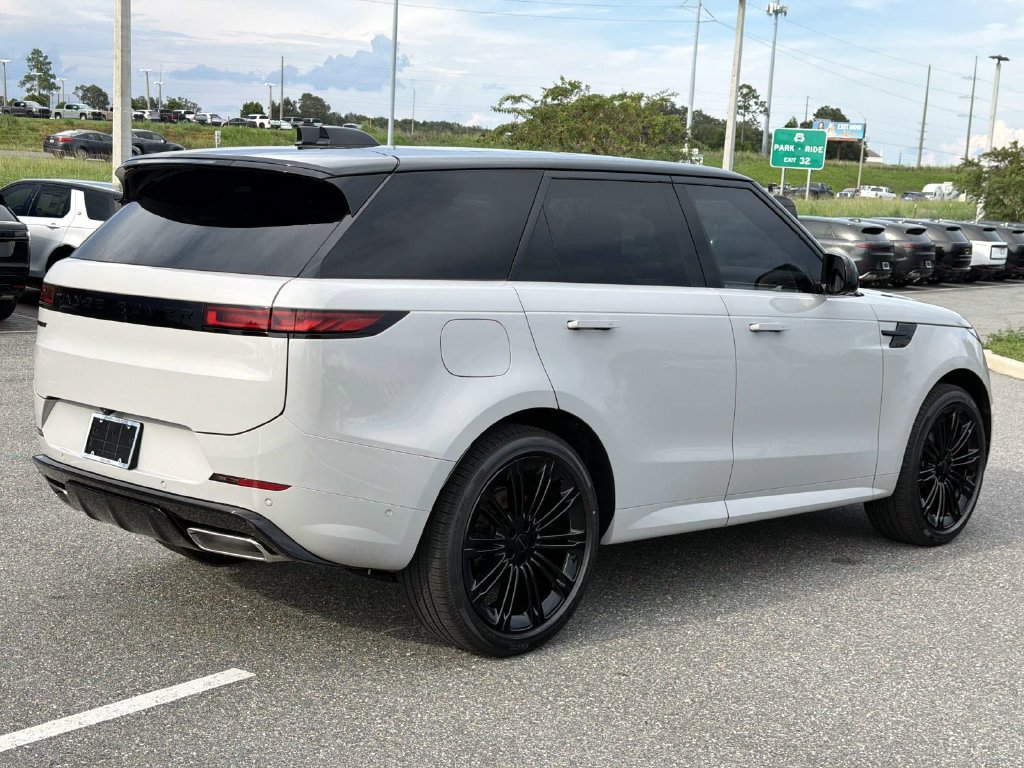 New 2027 Land Rover Range Rover Sport Dynamic SE AWD/4WD image 5