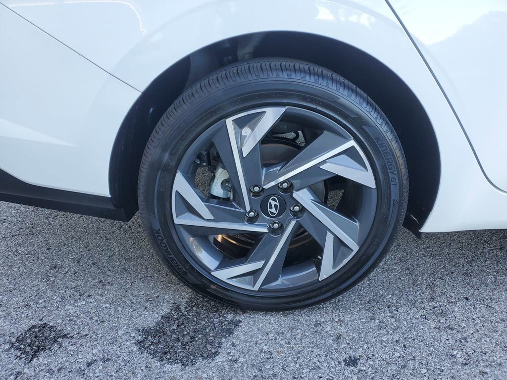 Used 2025 Hyundai Elantra SEL FWD image 5