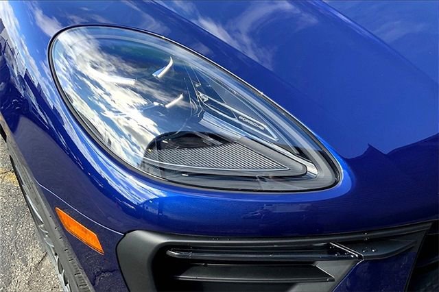 Certified 2026 Porsche Macan image 18
