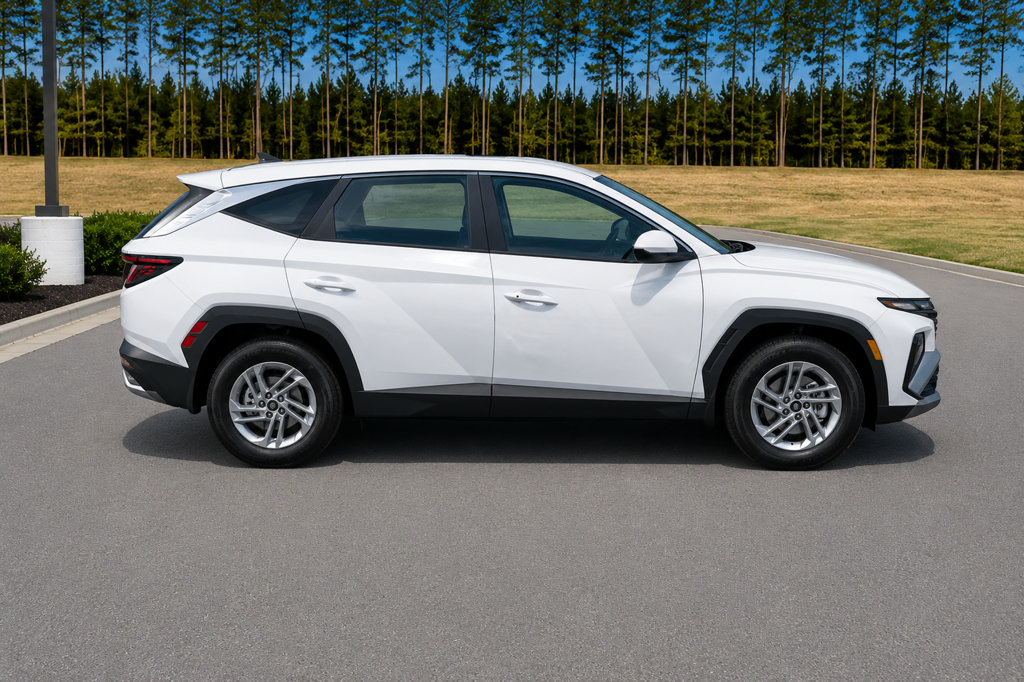 New 2026 Hyundai Tucson SE w/ Tow & Go Package FWD image 4