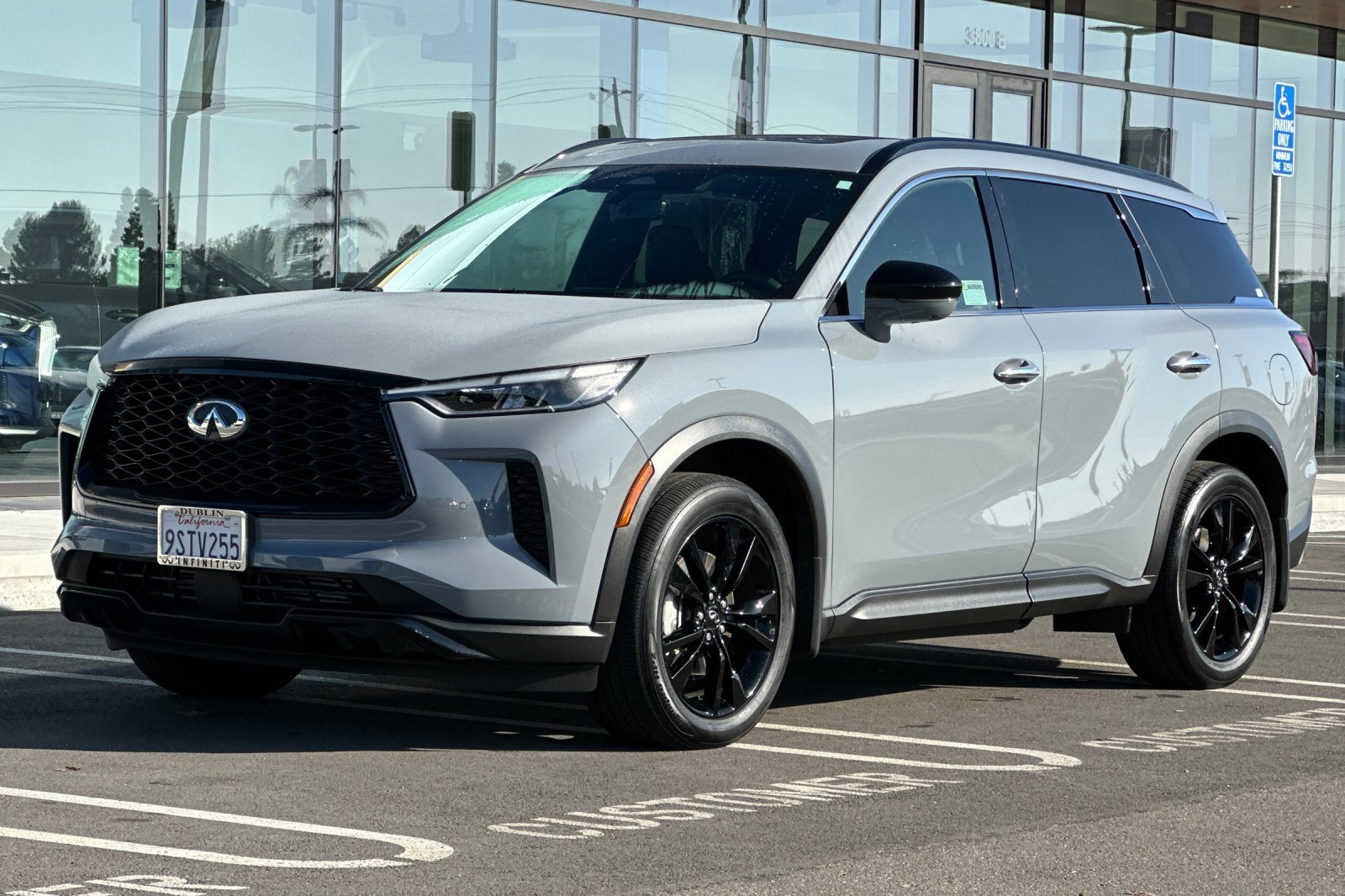 Certified 2025 INFINITI QX60 Luxe w/ Black Edition image 8