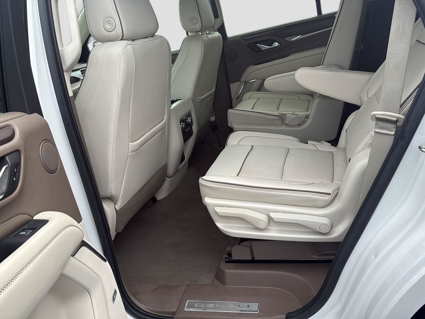 Used 2021 GMC Yukon Denali AWD/4WD image 18