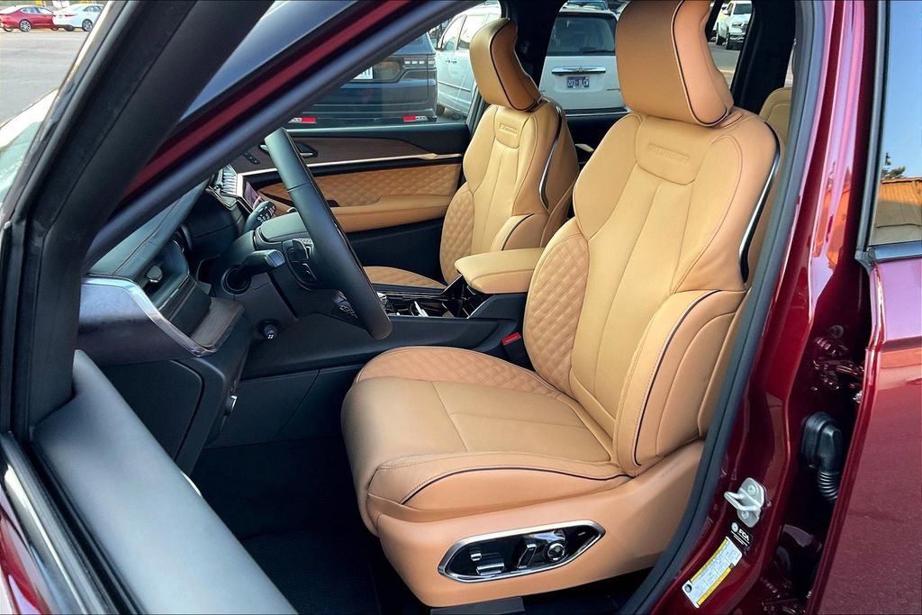 New 2025 Jeep Grand Cherokee Summit w/ Obsidian Package image 9